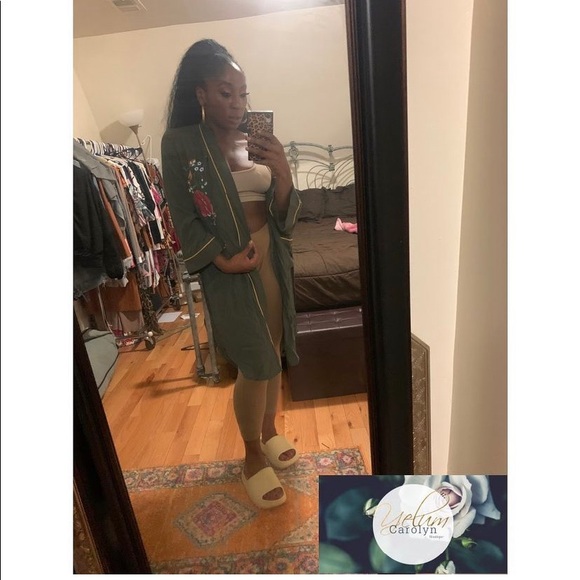 Cute embroidered green robe ๐ - Picture 3 of 3